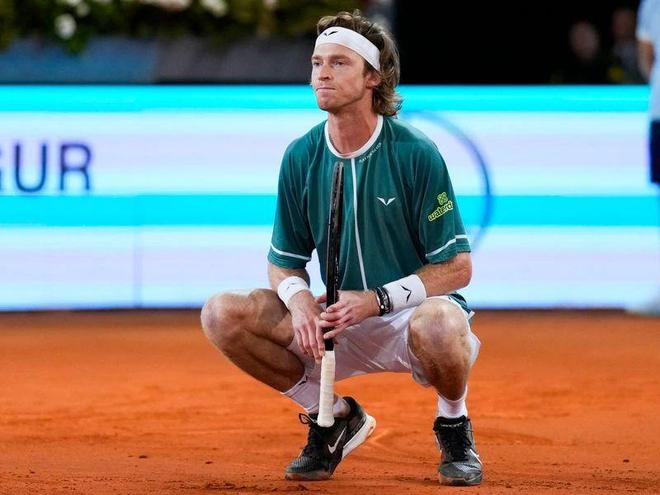 从防守端的 从防守端的