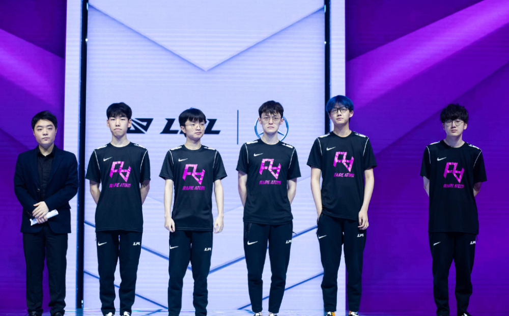 他在关键时 他在关键时