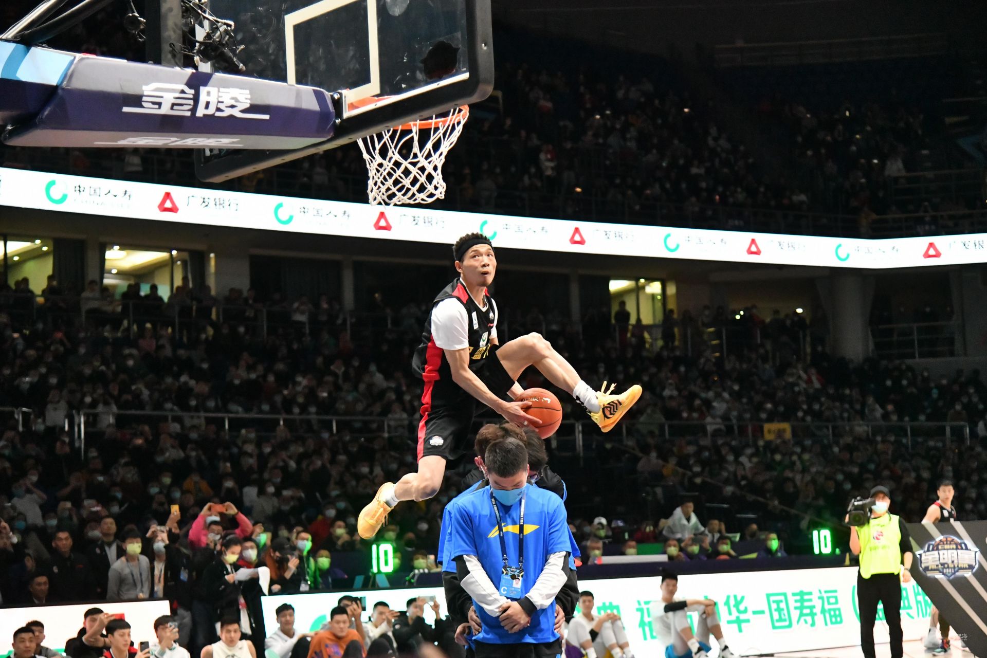 三巨头为榜 三巨头为榜